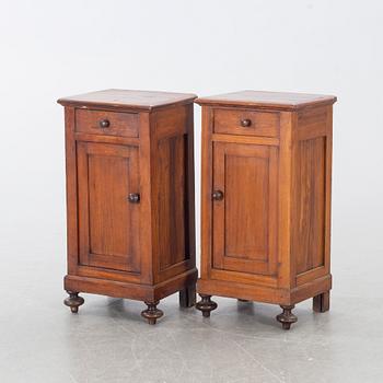 SÄNGBORD ett par 1900-talets första hälft.