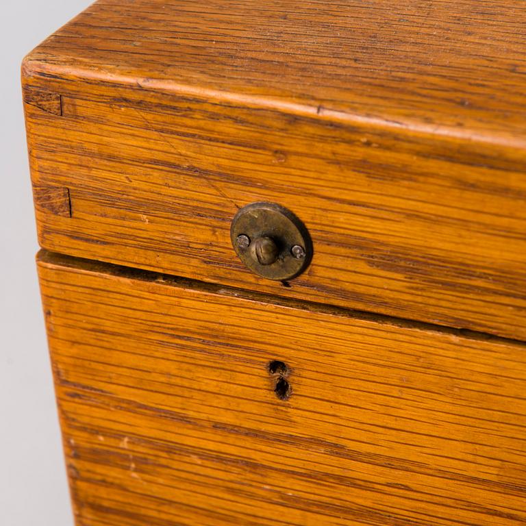 BESTICKUPPSÄTTNING, 89 delar, silver, i schatull "Helsingfors", Oskar Lindroos, Helsingfors 1917-1925.