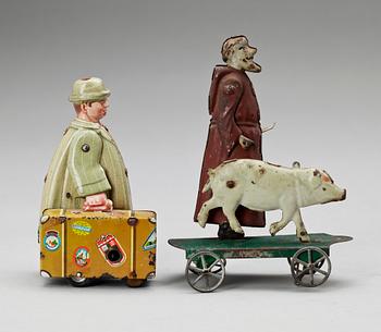 LEKSAKER, 2 st, metall, bland annat Fritz Voigt, 1900-talets förts hälft.