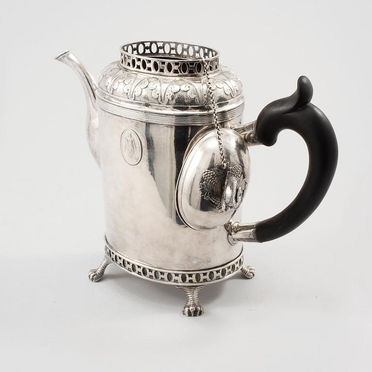KAFFEKANNA, silver, Carl Lindström, Borås, empire, 1833, vikt 974 gram.