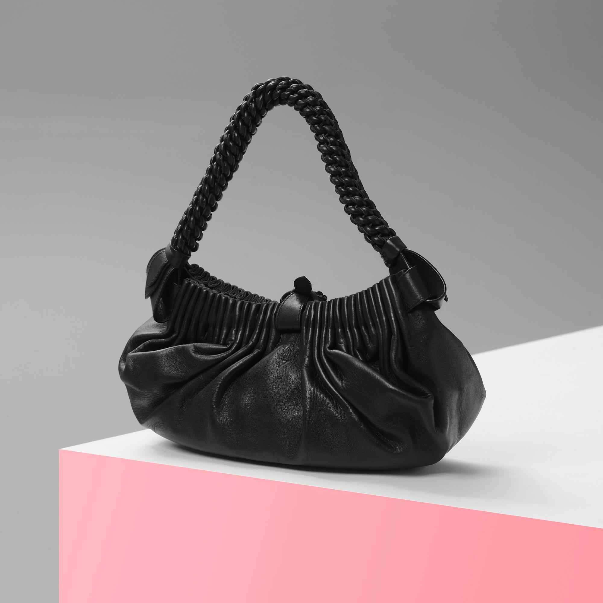 HANDVÄSKA. Bottega Veneta.