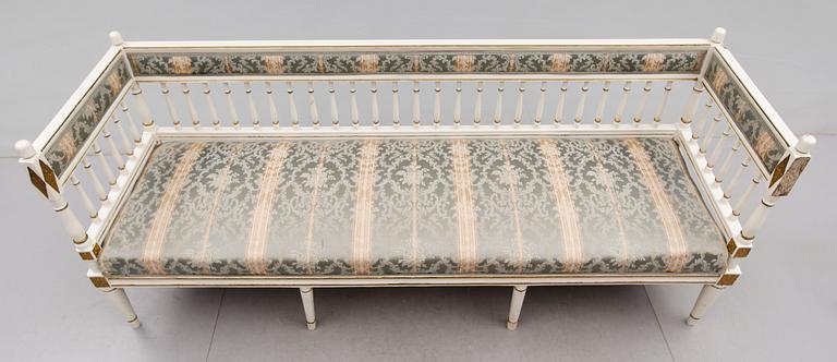 SOFFA, sengustaviansk, omkring år 1800.