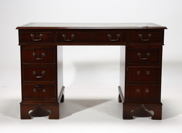 SKRIVBORD, engelsk stil, inköpt på George Hencher, sent 1900-tal.