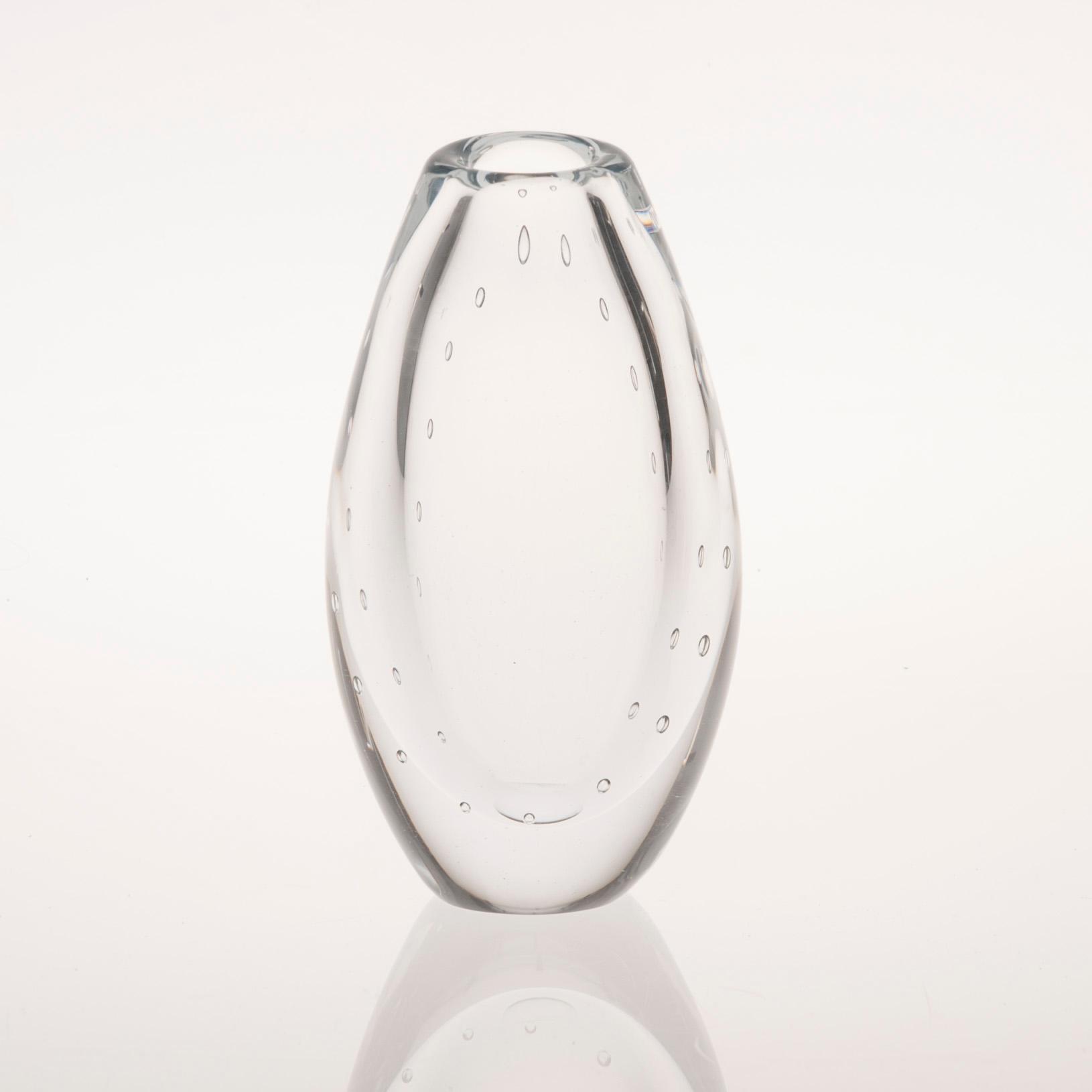 VAS, glas, "Pärlbandet", signerad G Nyman Nuutajärvi Notsjö, 1980-tal.