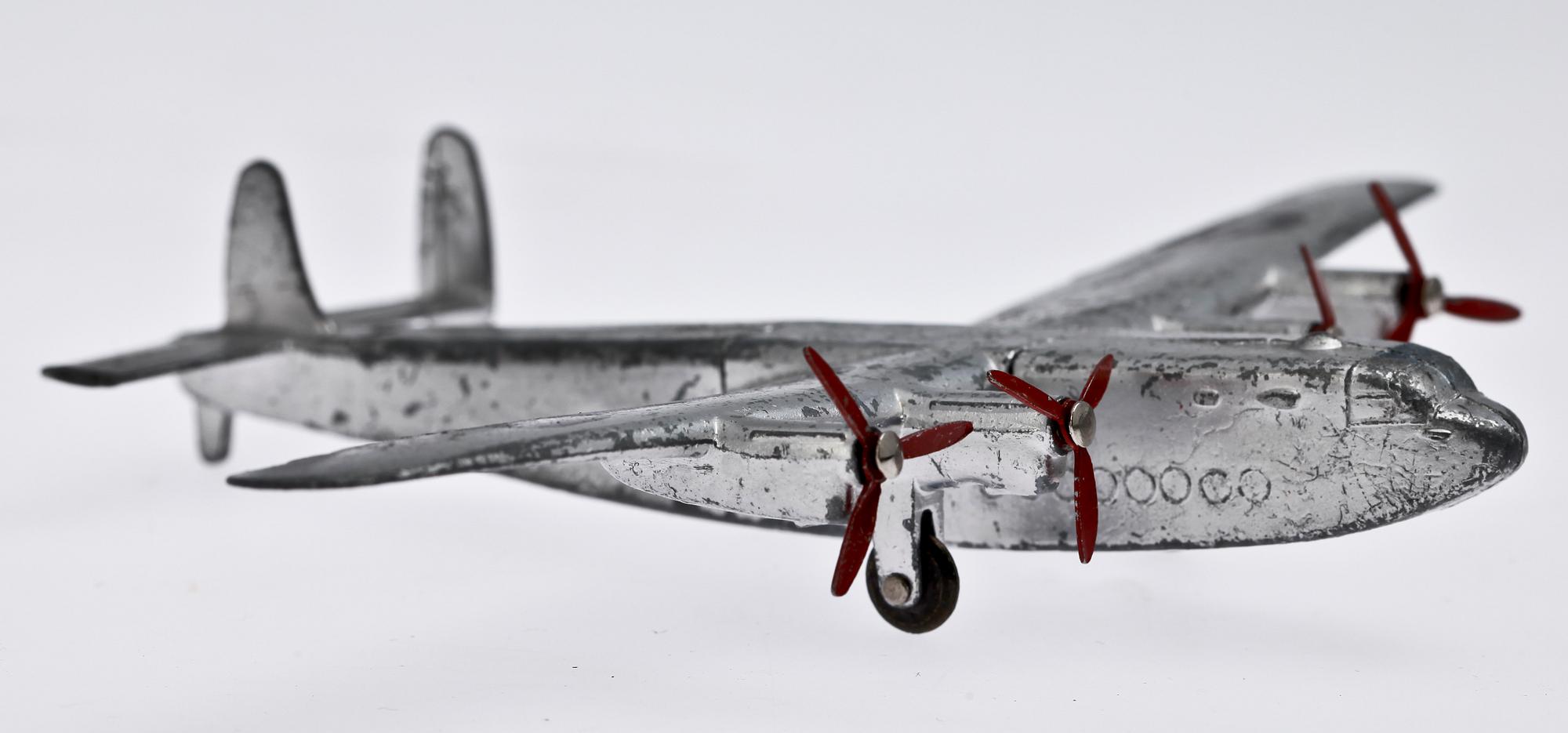 PARTI LEKSAKER, 25 st flygplan, Dinky toys,  Meccano Ltd, Made in England.