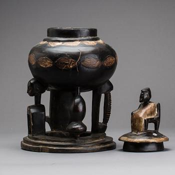 URNA MED LOCK, trä, etnografika.