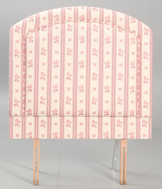 SÄNGGAVEL, gustaviansk stil, 1900-talets andra hälft.