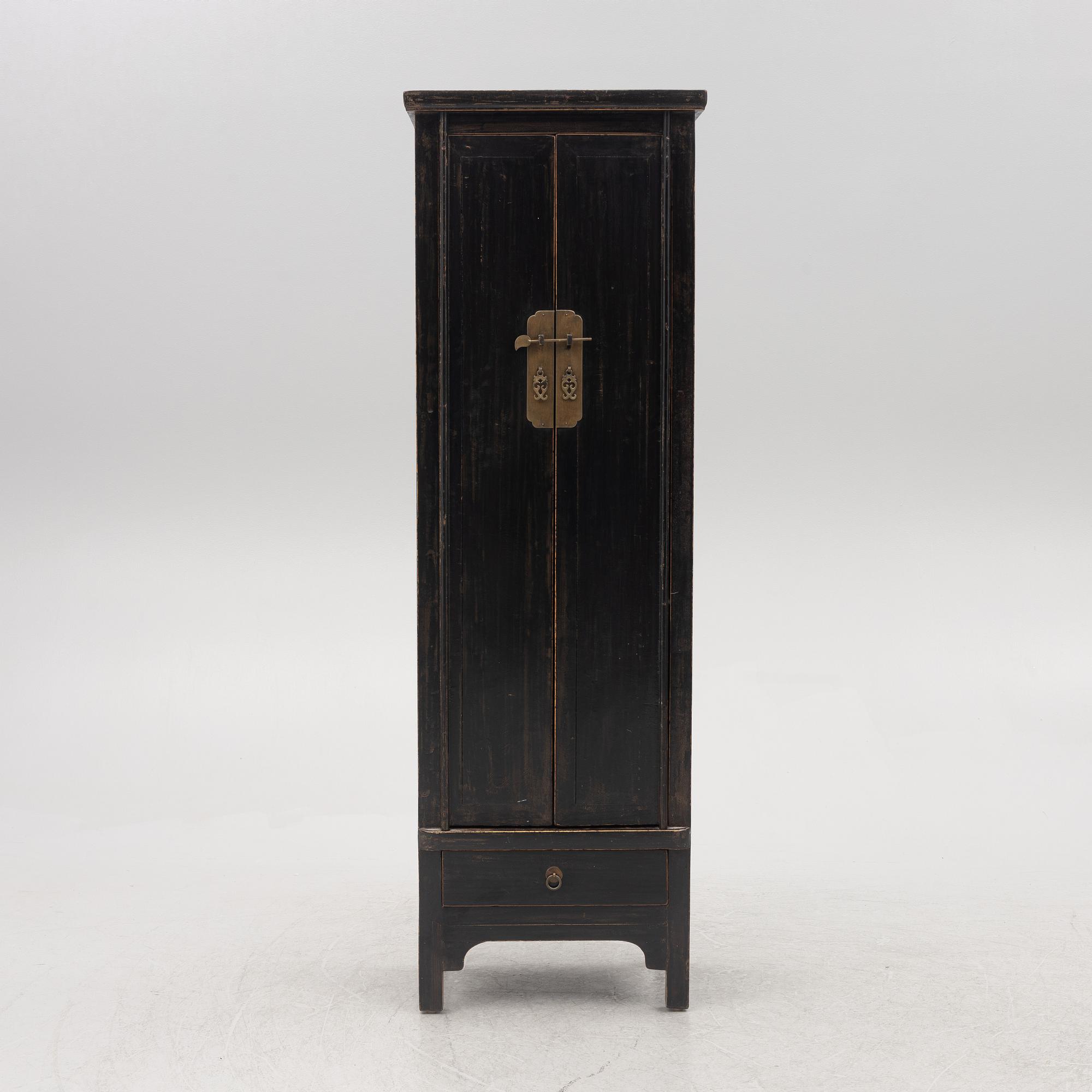 A Chinese cabinet, 20th century.