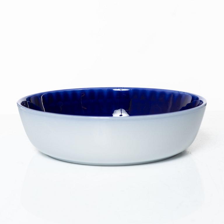 Stig Lindberg, a 39-piece 'Blå husar' creamware dinner service, Gustavsberg.