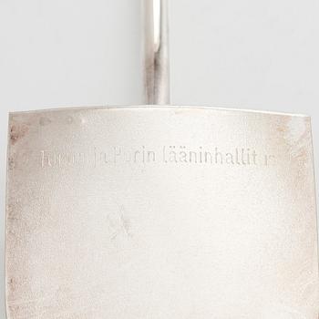 Pekka Piekäinen, spade, sterlingsilver, Åbo 1991-2002.