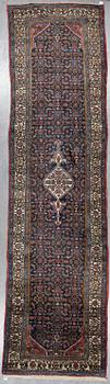 GALLERIMATTA, old Hamadan-området. Ca 412 x 111 cm.