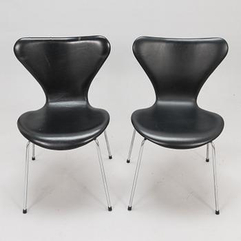 ARNE JACOBSEN, two "Sjuan" chairs for Fritz Hansen, Denmark, latter half of the 20th century.