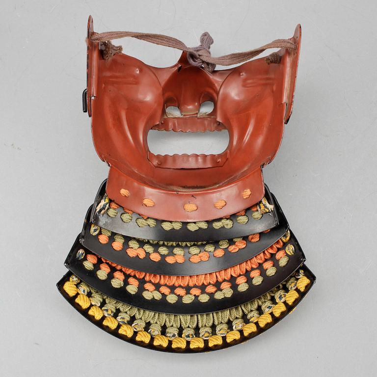 HJÄLM, Kabuto och Mempo, Japan, Meji/Showa-perioden, omkring 1900.