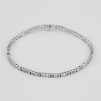 A diamond bracelet, circa 4.00 cts in total.