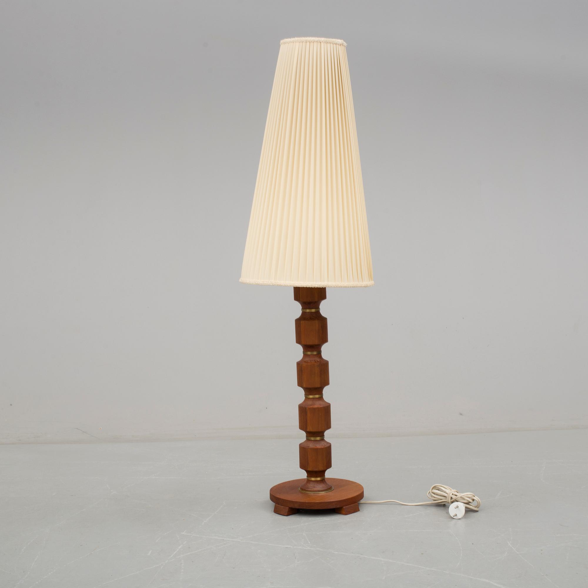 BORDSLAMPA, 1900-talets tredje kvartal.