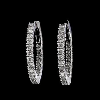 108. A pair of brilliant cut diamond earrings, tot. 1.97 cts.