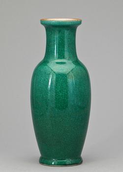 VAS, porslin, Kina, sannolikt runt år 1900.