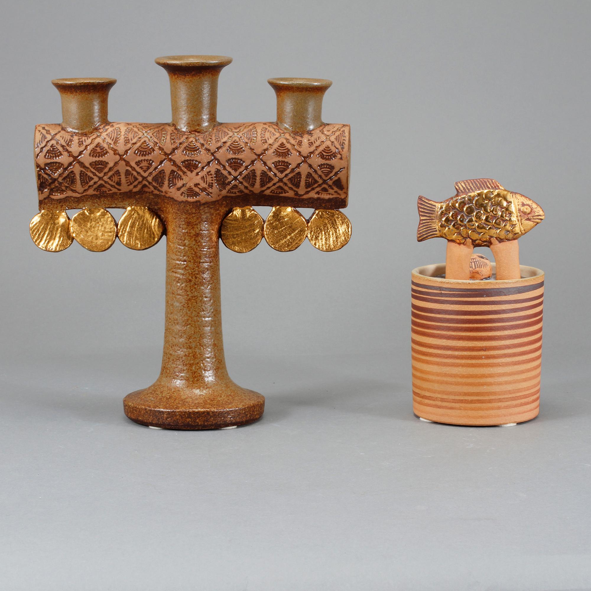 KANDELABER samt BURK, stengods, Lisa Larson,  Gustavsberg, 1900-talets andra hälft.