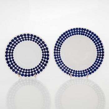 Stig Lindberg, Astiaston osia, 14 kpl, "Adam", luuposliinia Gustavsberg, Ruotsi, 1900-luvun puoliväli.