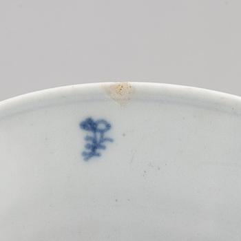 Four ceramic dishes, Qing dynasty, including Kangxi (1662-1722).
