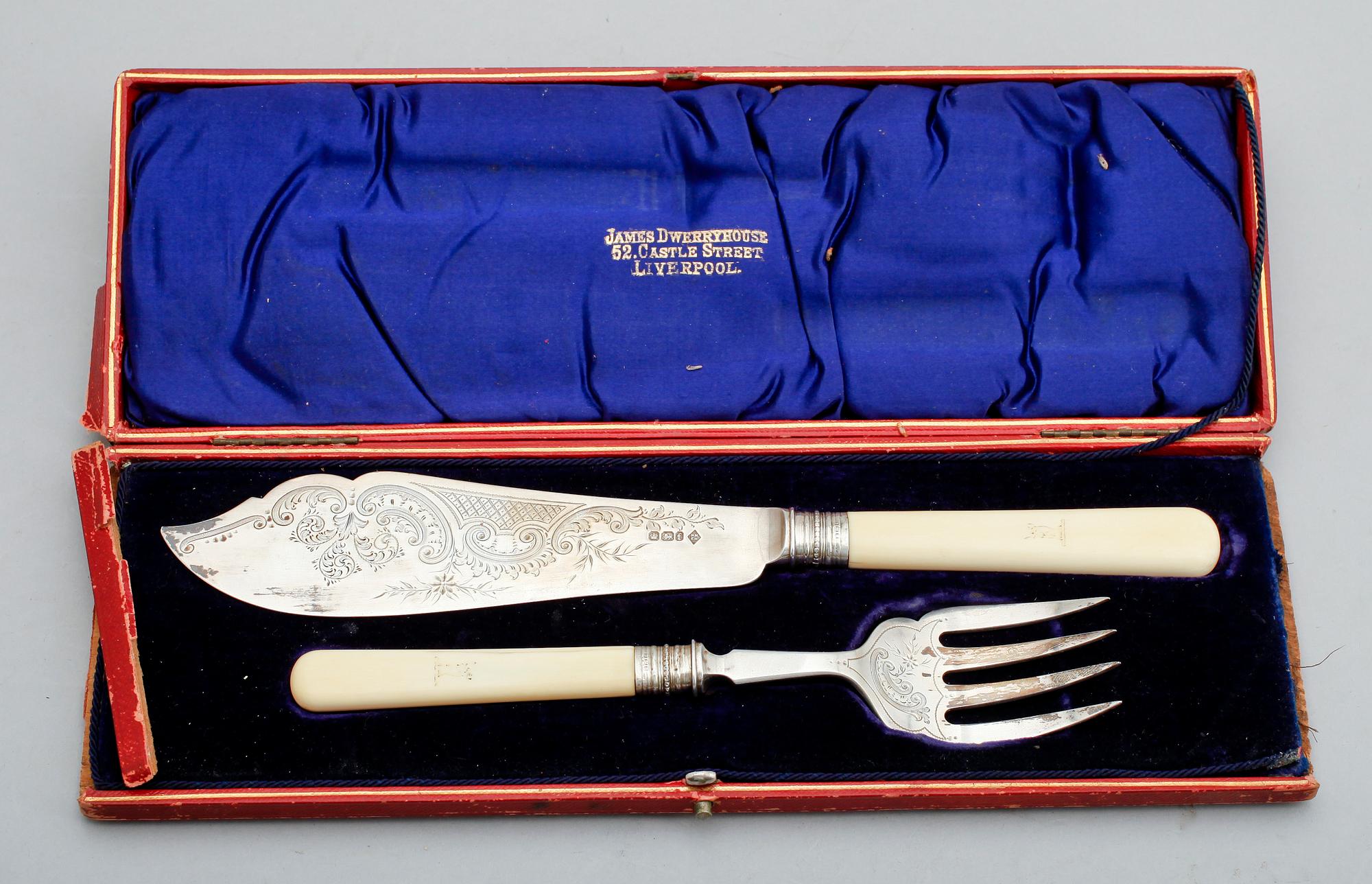 SERVERINGSBESTICK, 2 delar, silver, Martin Hall & Co,  Sheffield 1898.