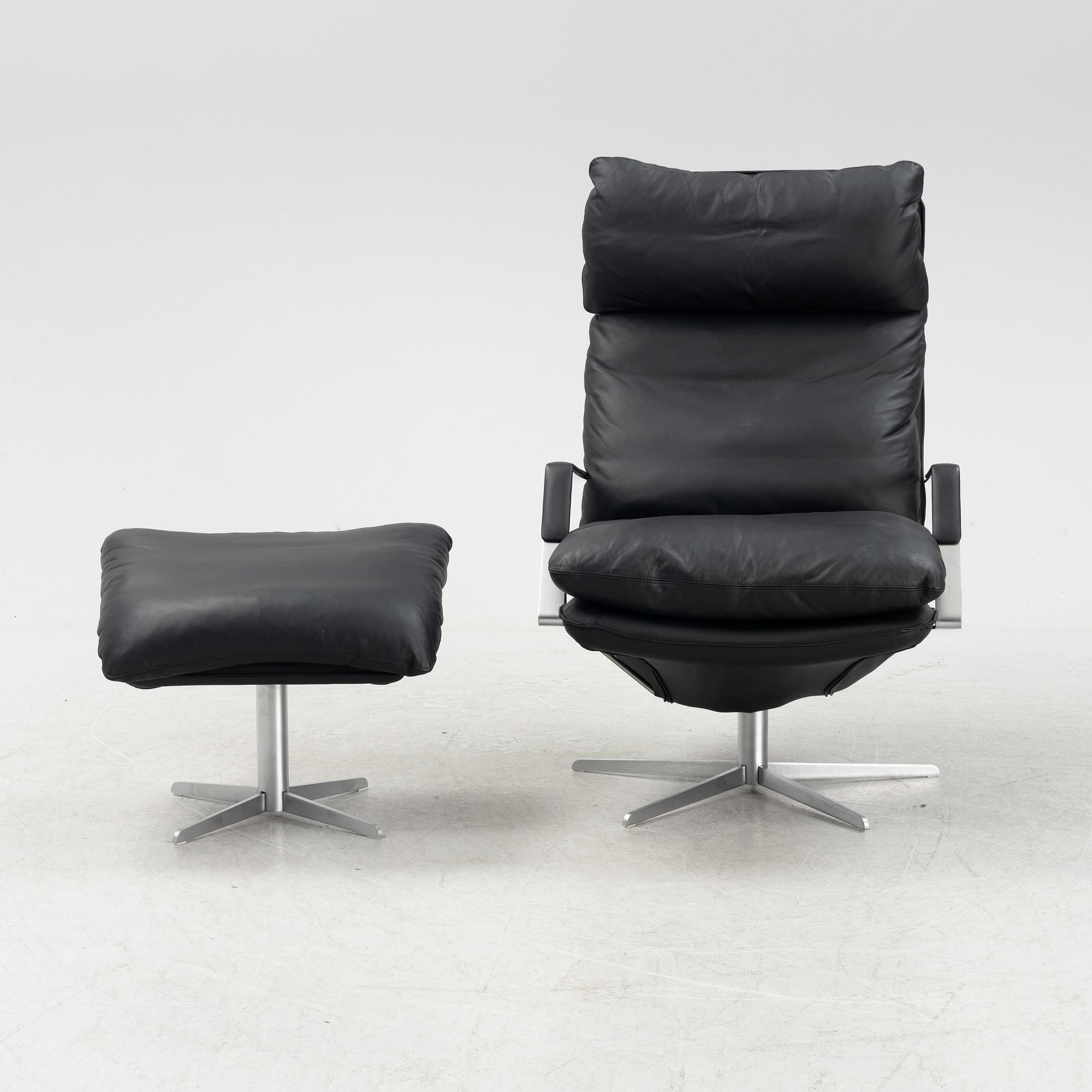 A leather 'SL 330' swivel chair and ottoman, Søren Lund, Denmark.