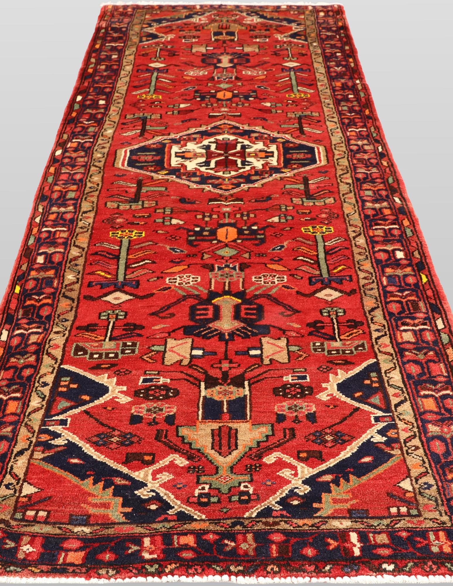 Gallerimatta, Hamadan, ca 313 x 106 cm.