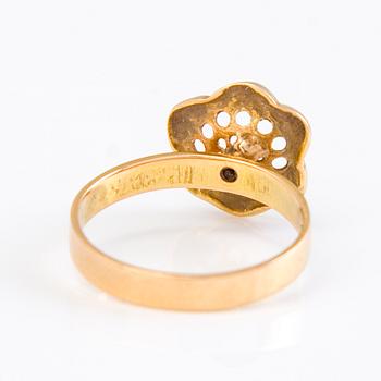 LIISA VITALI, "Lemmenkukka" RING SAMT ÖRHÄNGEN, 14K guld, Kultakeskus Oy, 1977.