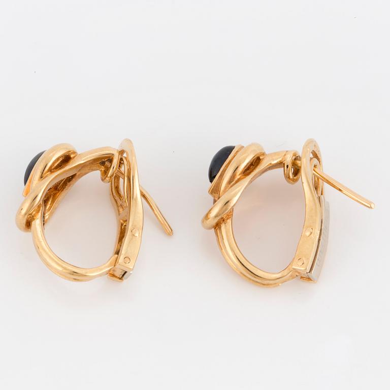 WEMPE, Earrings with sapphires.