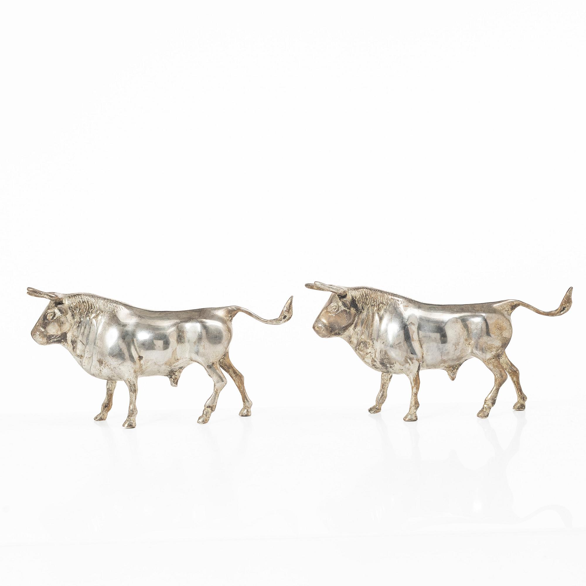 A pair of sculptures, Peru.