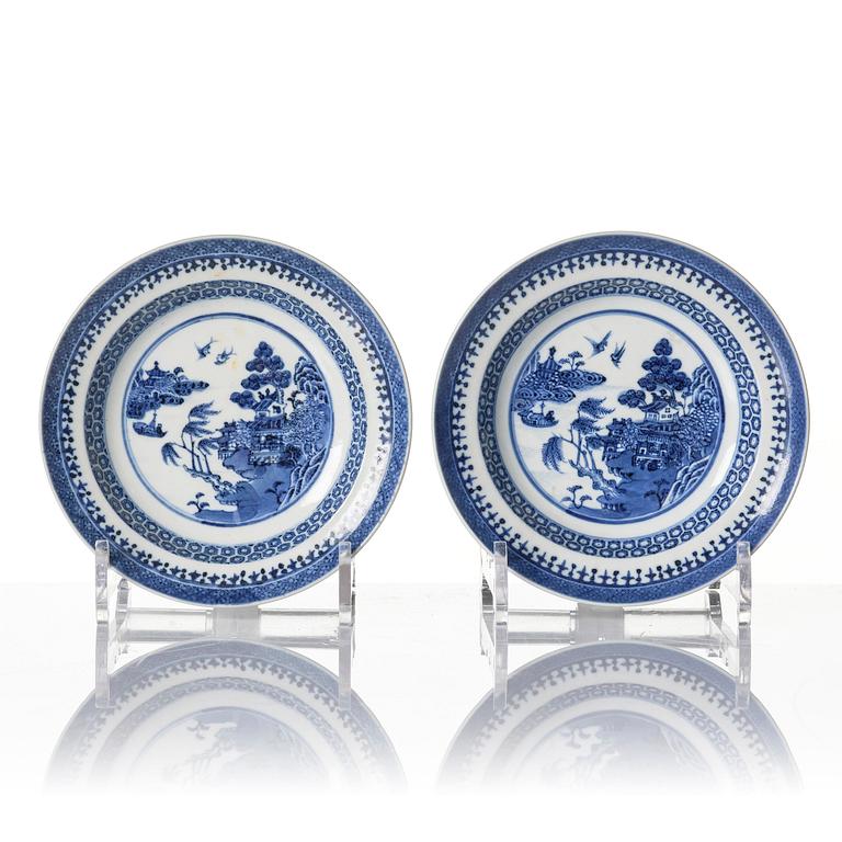 A set of twelve Chinese export porcelain dessert dishes, Qing dynasty, Qianlong and Jiaqing, 18/19th century.