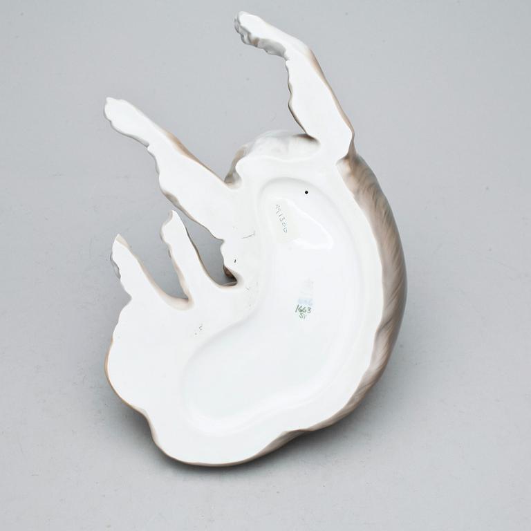 FIGURINER, 2 st, porslin, Bing & Gröndahl resp Dahl Jensen, Danmark, 1900-talets slut.