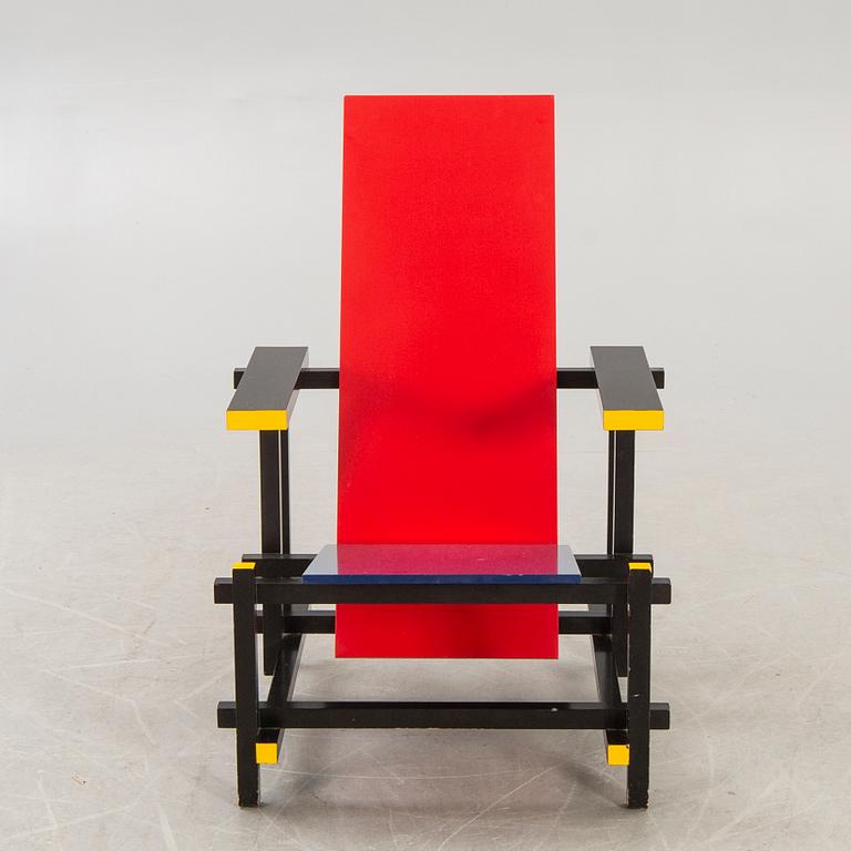 Gerrit Rietveld, efter  karmstol "Red/blue chair" Cassina numrerad 1688.