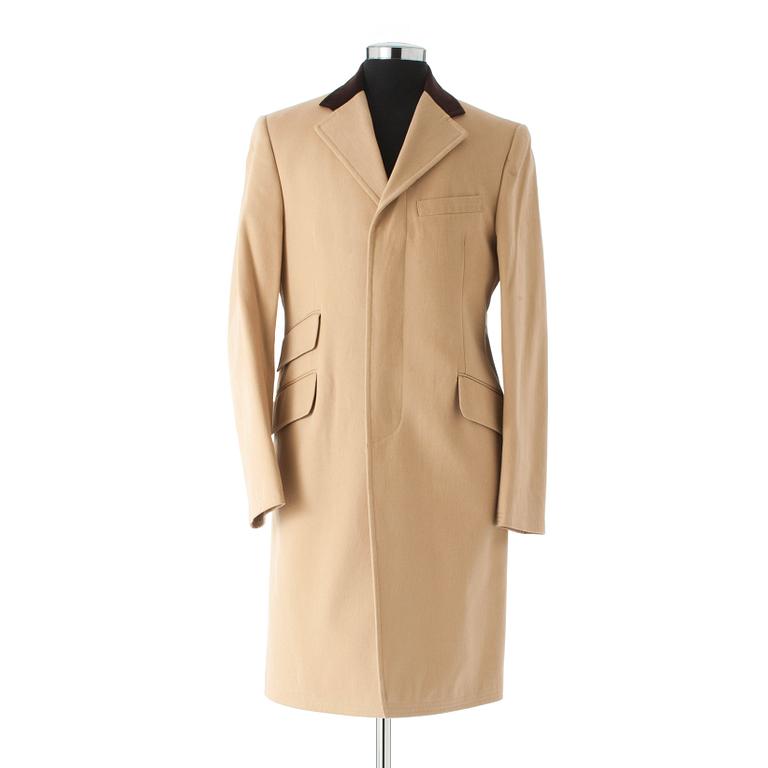 PARK HOUSE, a beige cotton coat.