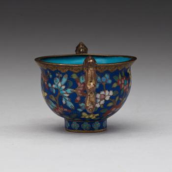 A cloisonné wine cup with handles, Qing dynasty, 19th Century.