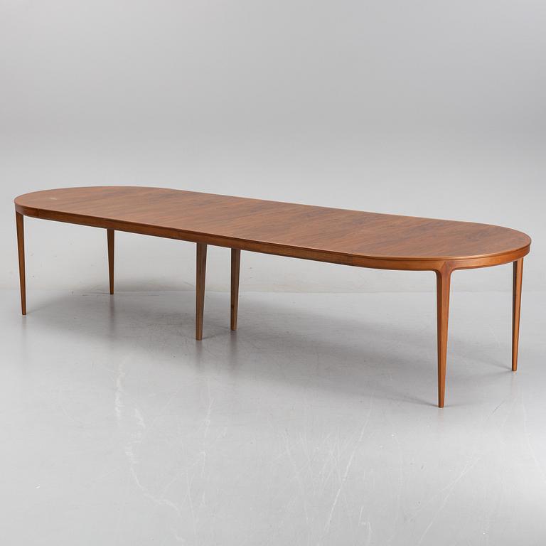 A walnut dining table by Bertil Fridhagen, Bodafors, 1960's.