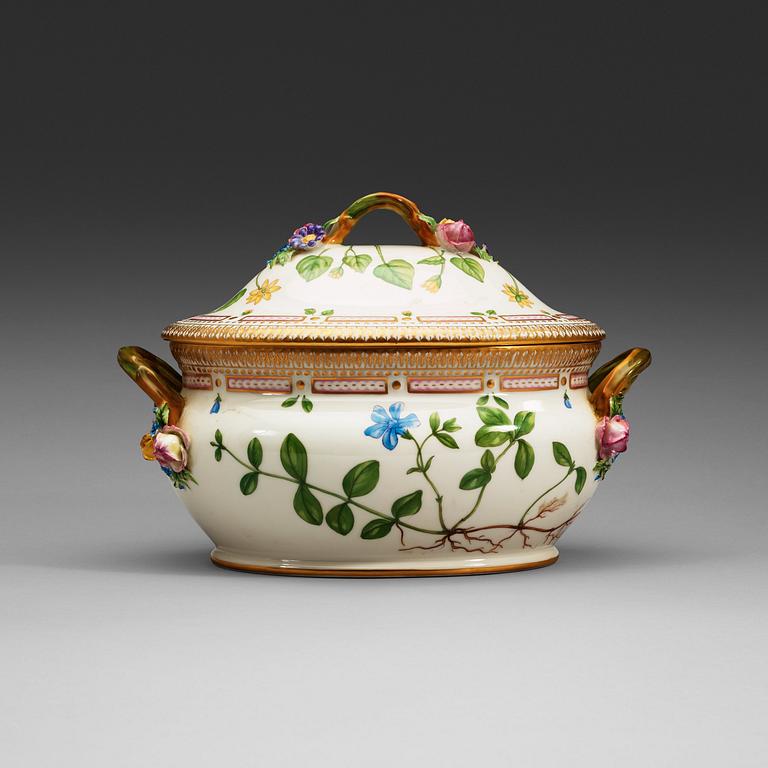 TERRIN med LOCK, porslin. Kungl Dansk, "Flora Danica", 1900-tal.