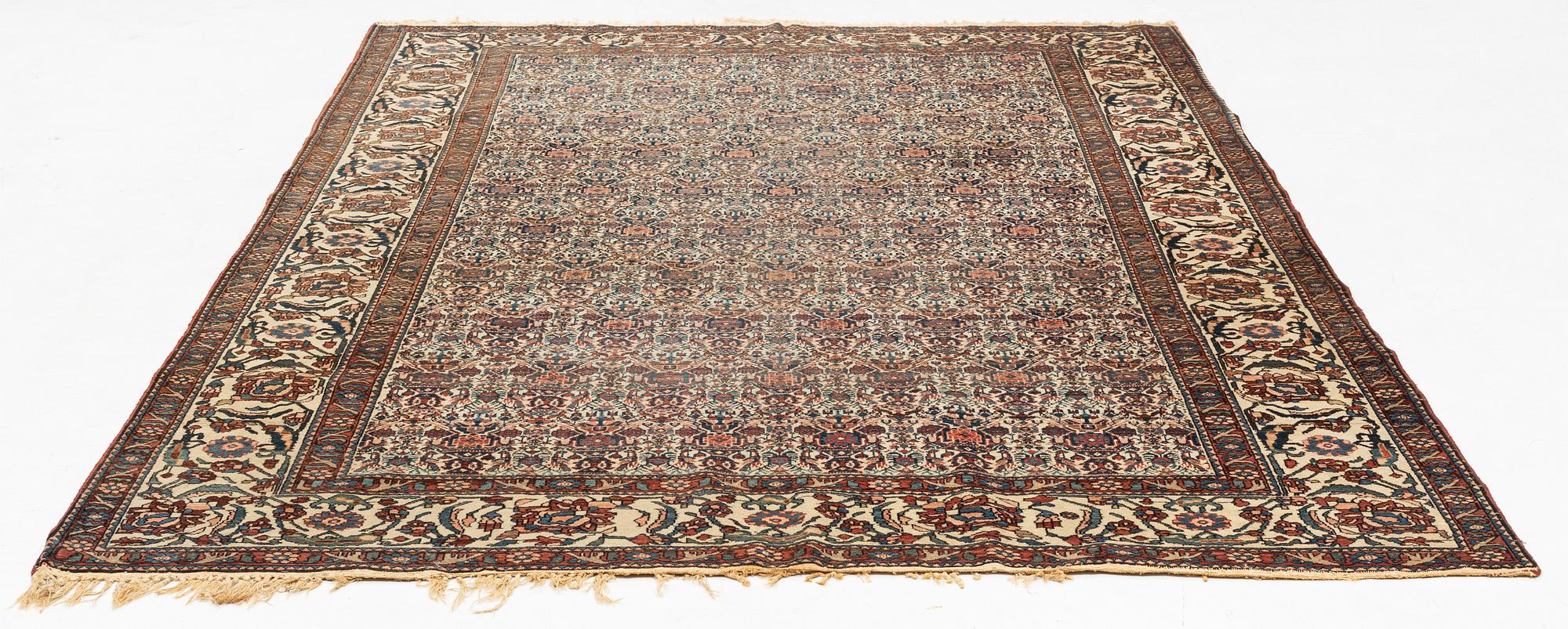 A Heris carpet, 305 x 205 cm.