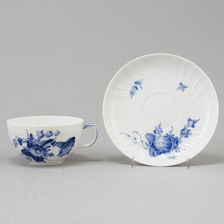 A 14 pc porcelain tableware "Blå blomst" from Royal Copenhagen.