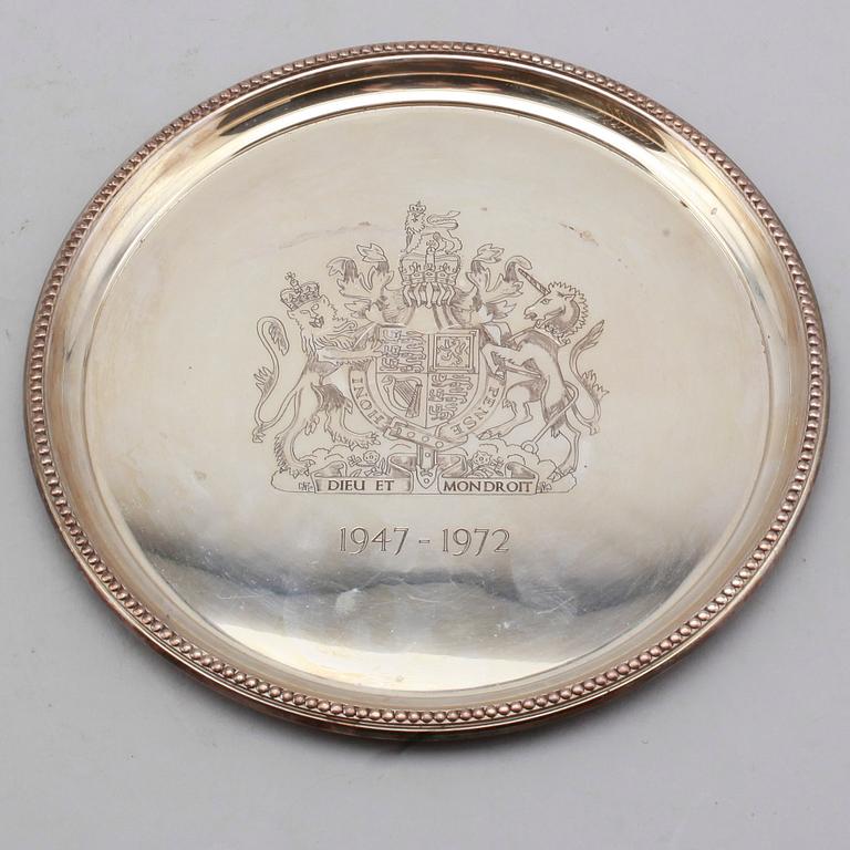 BRICKA, s k salver, silver, Birmingham 1972. Vikt ca 308 gram.