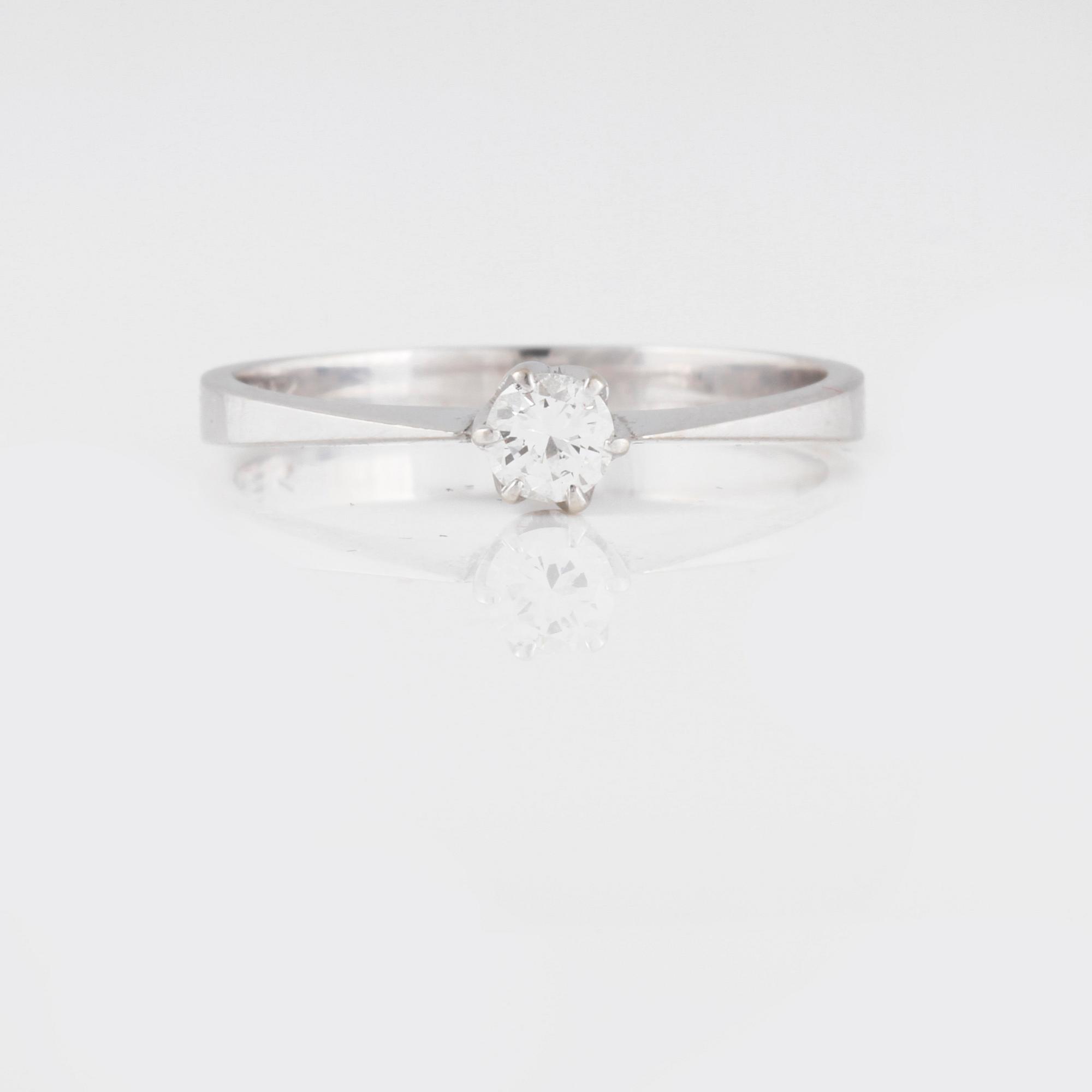 RING, med briljantslipad diamant 0.19 ct, importstämplad.