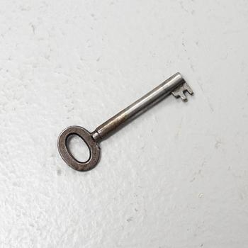 Vitrinskåp överdel, rokoko, 1700-tal, på senare benställning.