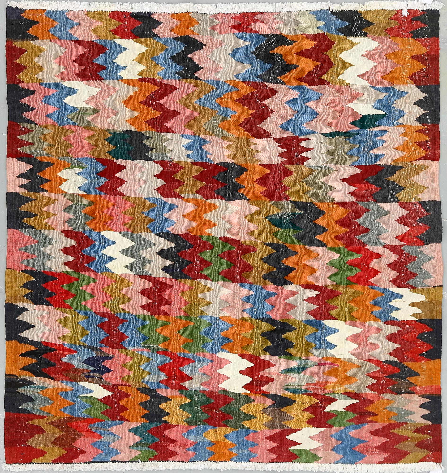 KELIM, möjligen veramin, ca 162x153 cm.