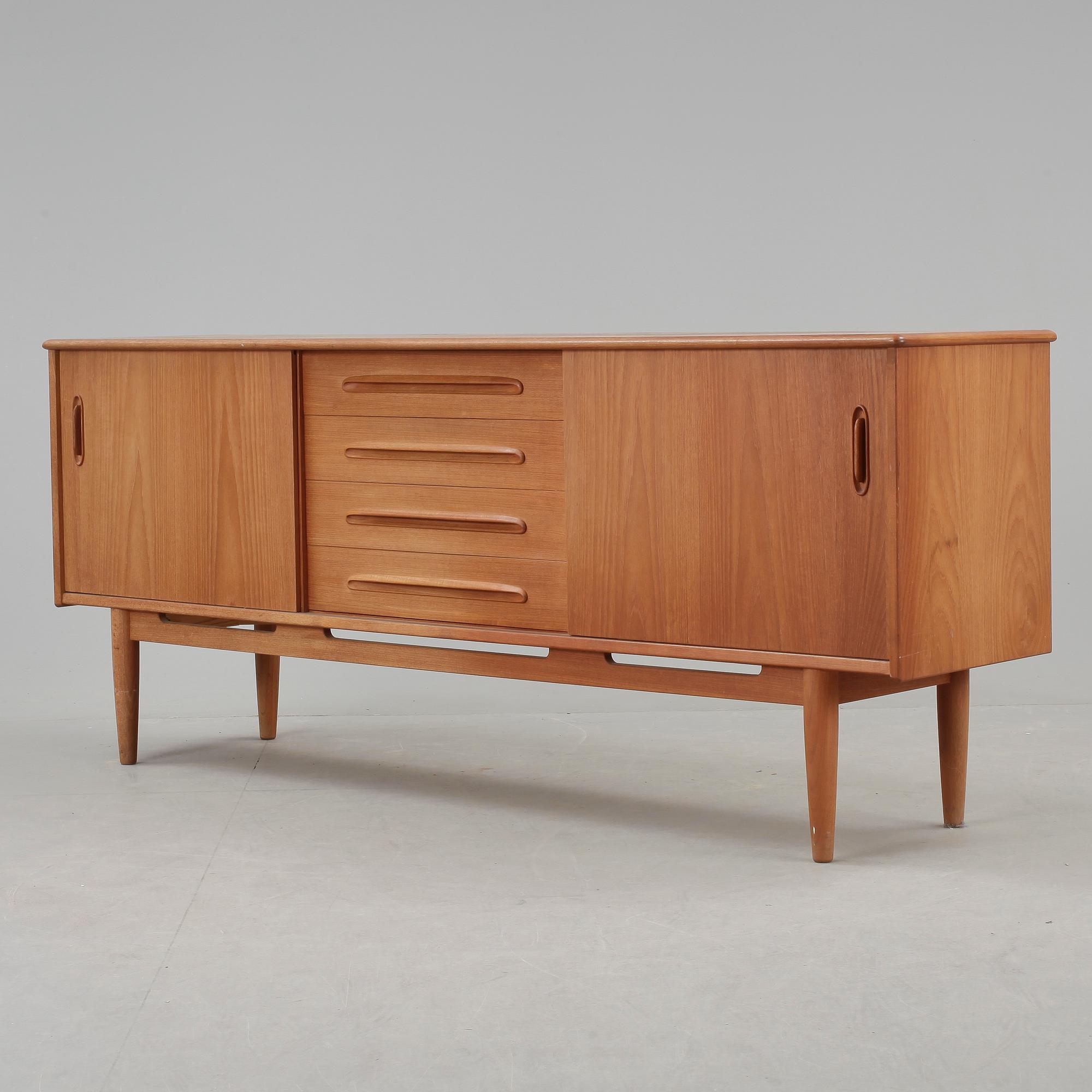 SIDEBOARD, Nils Jonsson, Troeds, 1900-talets andra hälft.