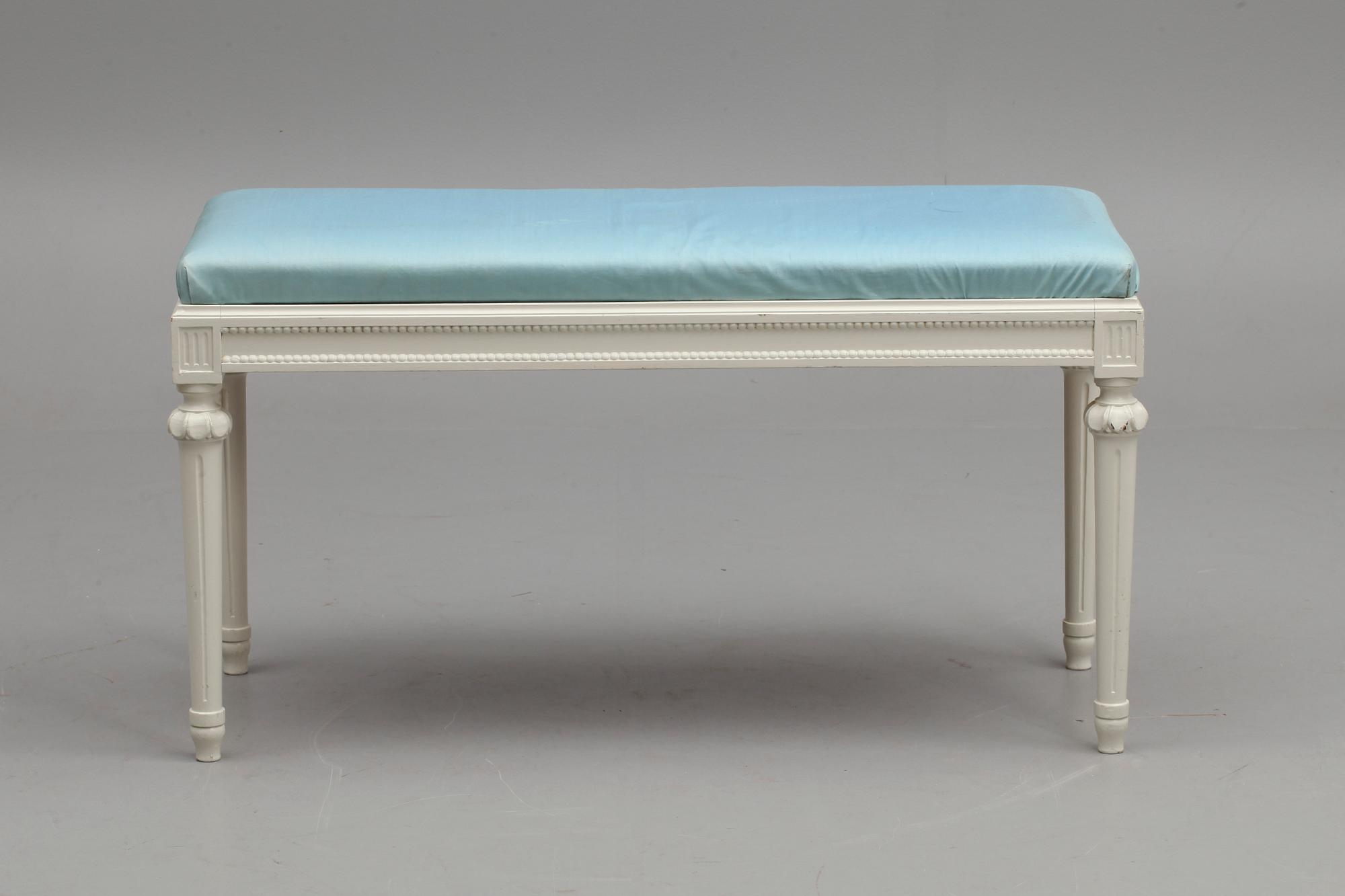 PIANOBÄNK, gustaviansk stil, 1900-tal.
