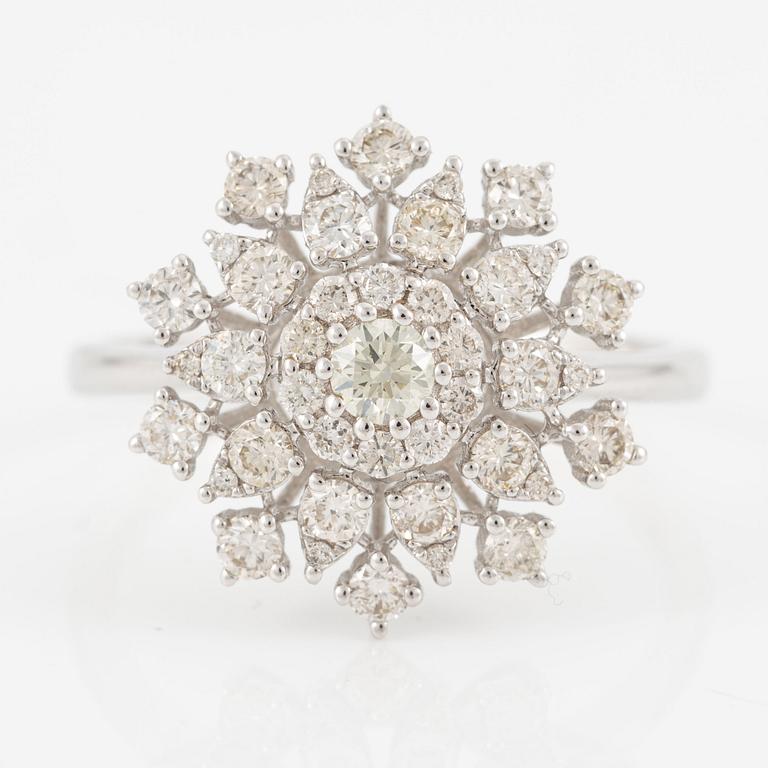 Ring, 18K white gold with brilliant-cut diamonds.