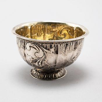 Petter Röding, Varberg (v 1741-1763), tumlare 2 st, silver samt en tumlare, ostämplad.