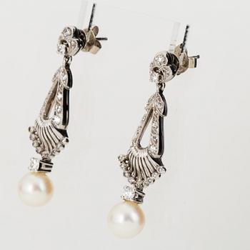 A PAIR OF EARRINGS.