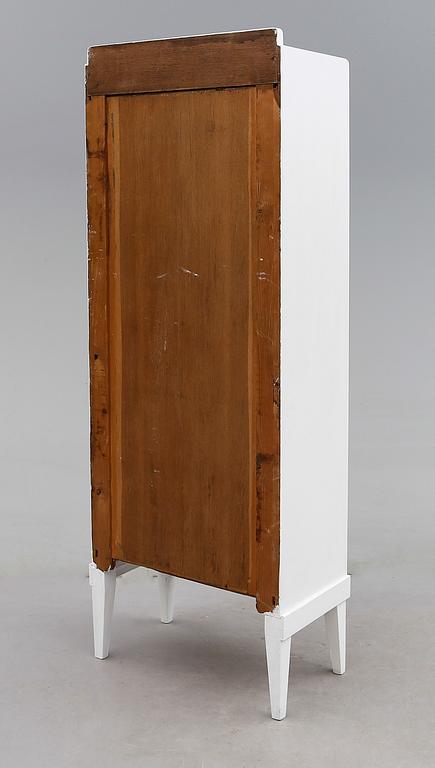 VITRINSKÅP, 1900-talets första hälft.