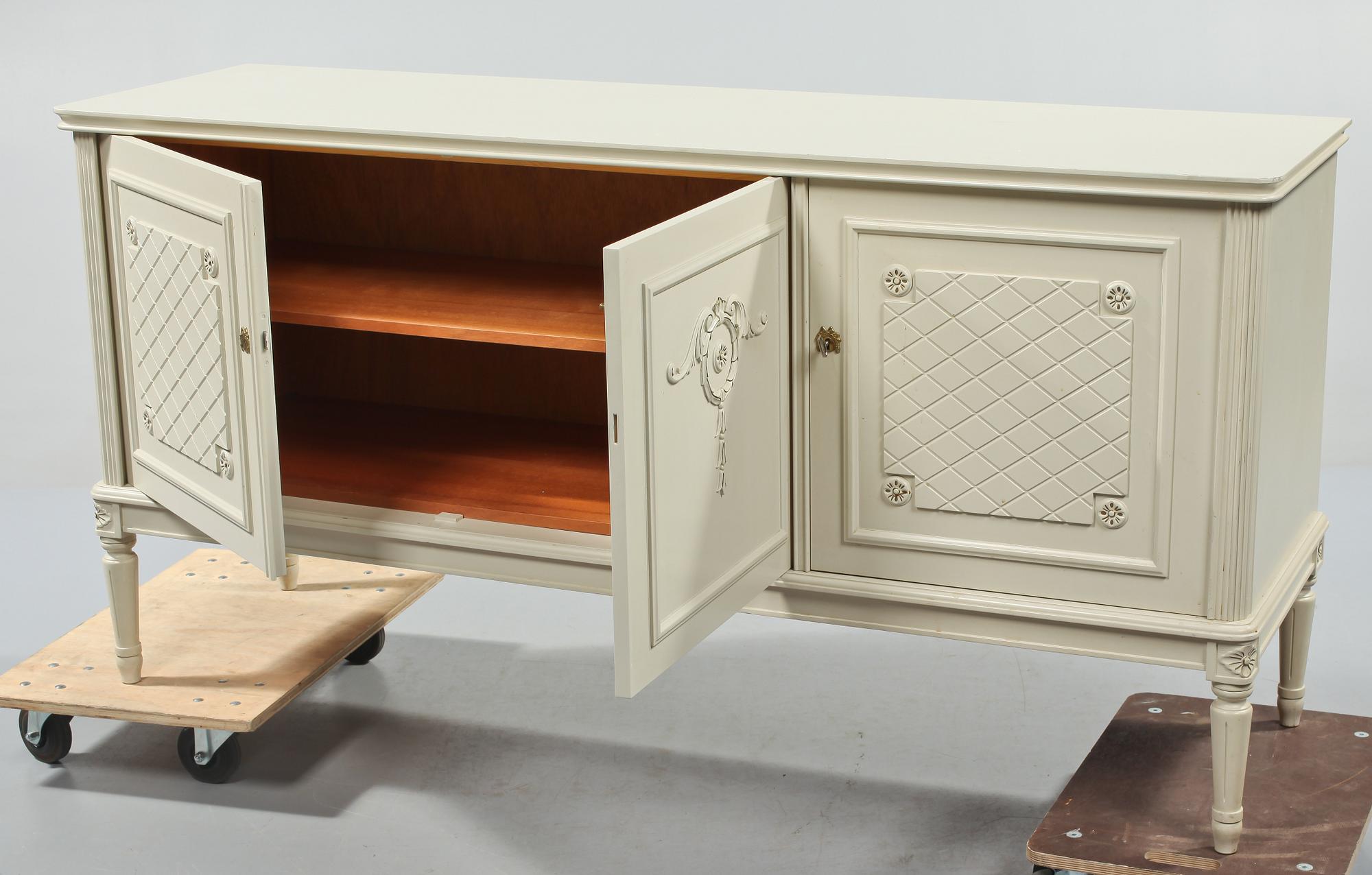 SIDEBOARD, gustaviansk stil, 1900-talets andra hälft.